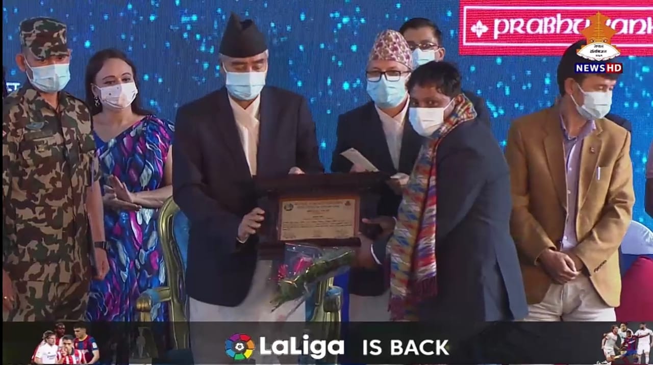 टेलिभिजन पत्रकारिता इतिहासकै सर्वोच्च पुरस्कार कपिलवस्तुका बर्मालाइ प्रदान !!