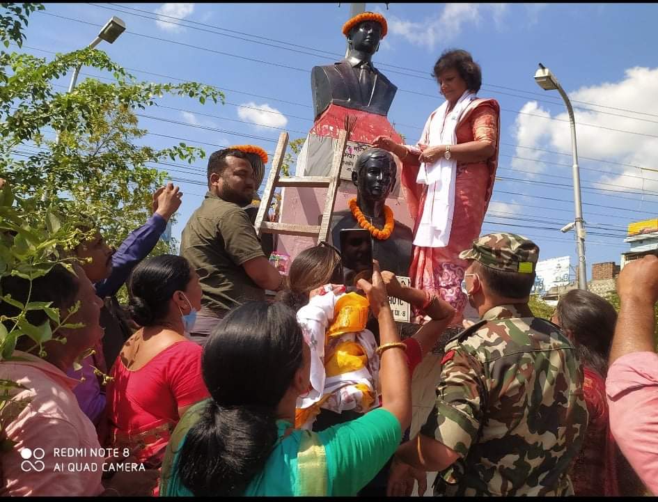 नव नयुक्त मन्त्री यादवद्धारा लहानमा सहिदहरुलाई मला अर्पण  ।