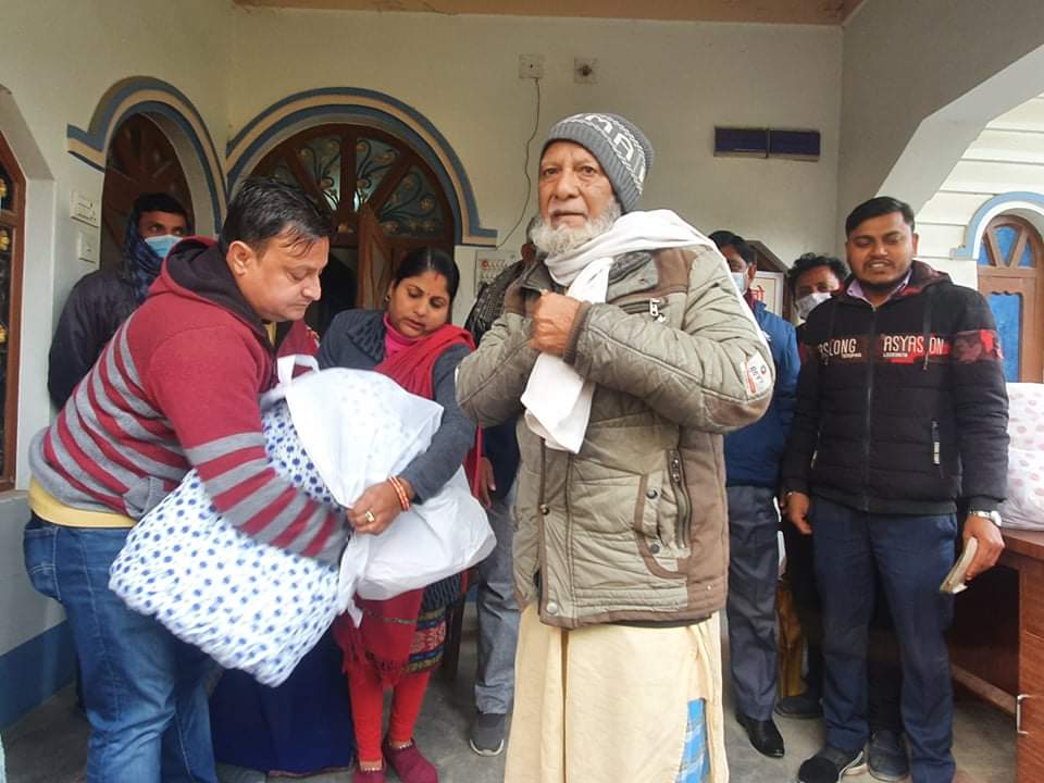 जेष्ठ नागरिक , असहाय , गरिब परिवारलाई न्यानो सिरक 