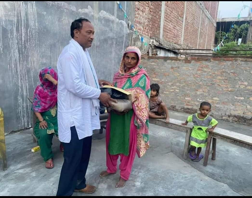 वरिष्ठ समाजसेवी महेश चौधरीद्वारा रमजान मनाउन राहत सहयोग 