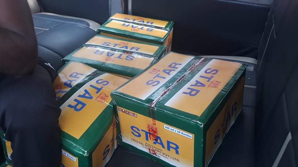 नेपाली कंग्रेसका कार्यक्रर्ता द्धारा गाउँ गाउँमा रक्सी बितरण ।