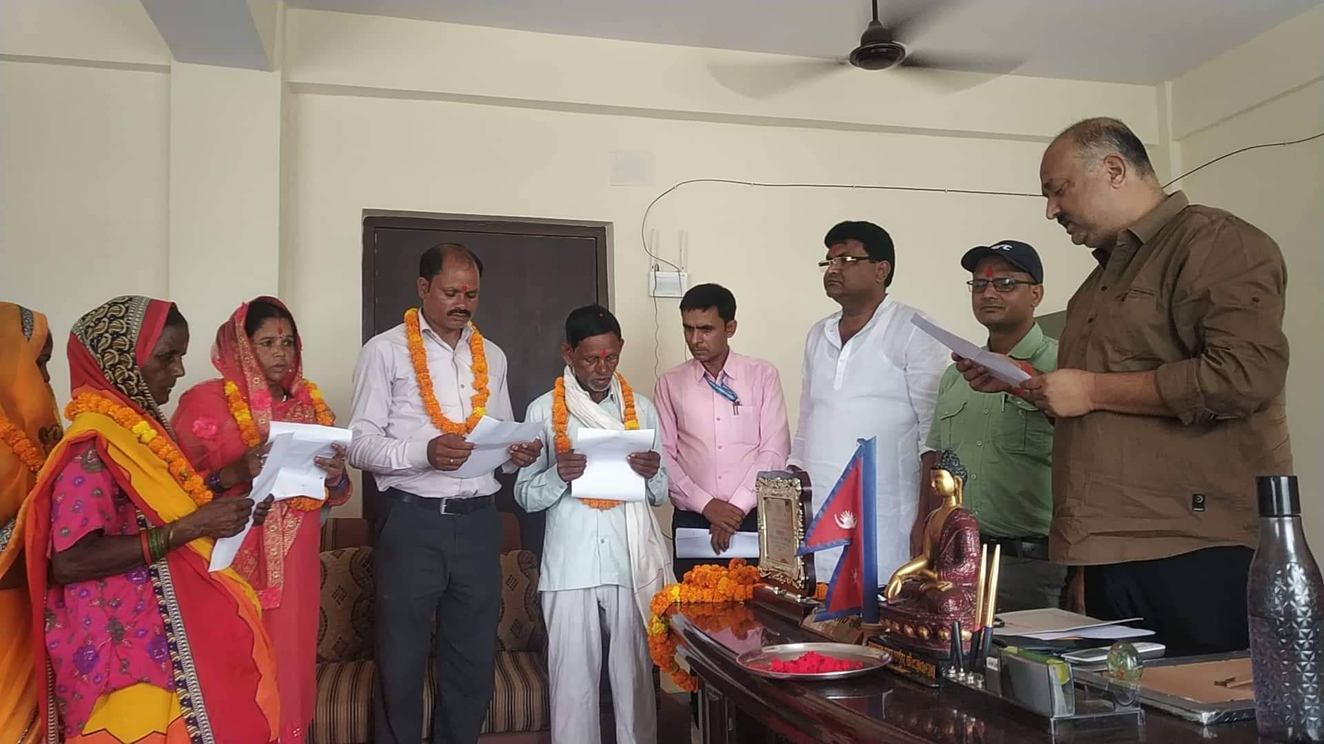 कृष्णनगर नगर प्रमुख शाहले गराए निर्वाचित नगर कार्यपालिका सदस्य लाई सपथ