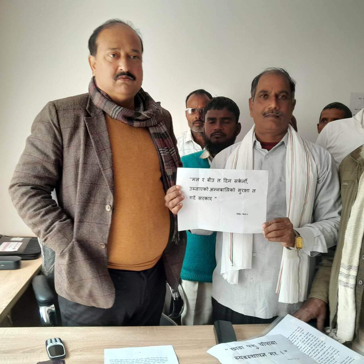 चौपायबाट पिडित किसानले बुझाए नगरप्रमुख शाहलाई ज्ञापन पत्र