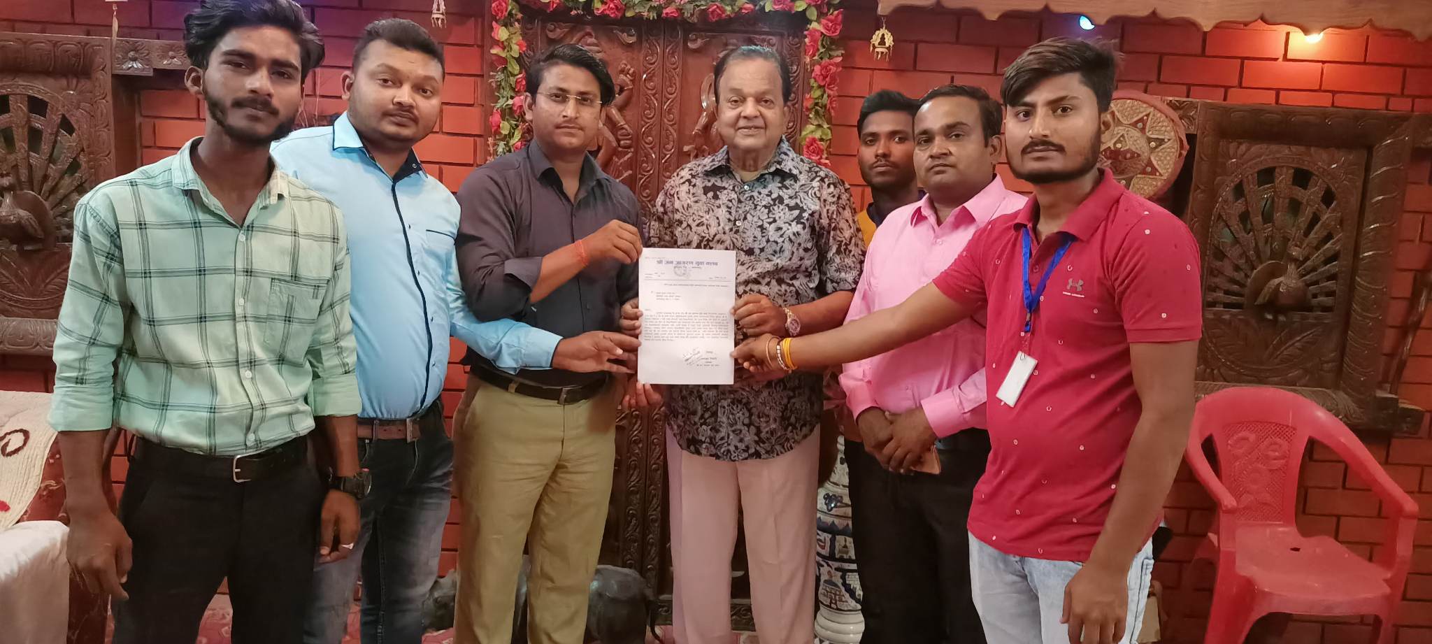 जन जागरण यूवा क्लव द्वारा नेता गुप्तालाई ज्ञापन पत्र