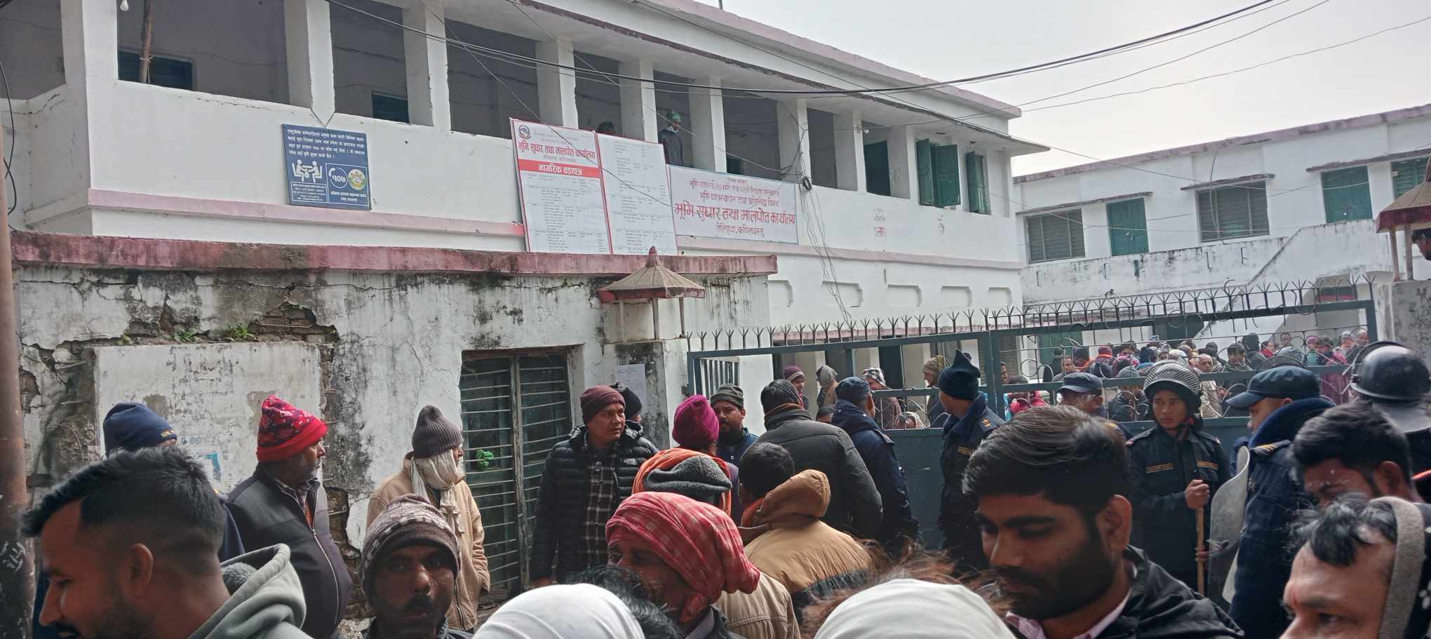 मालपोत कर्मचारी नीरज कंडेल माथि हातपात 