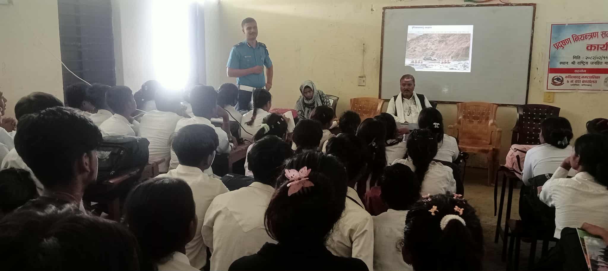 दुर्घटना न्युनीकरण गर्ना सडक तथा स्कुलमा ट्राफिक सम्बन्धि जनचेतना कार्यक्रम 